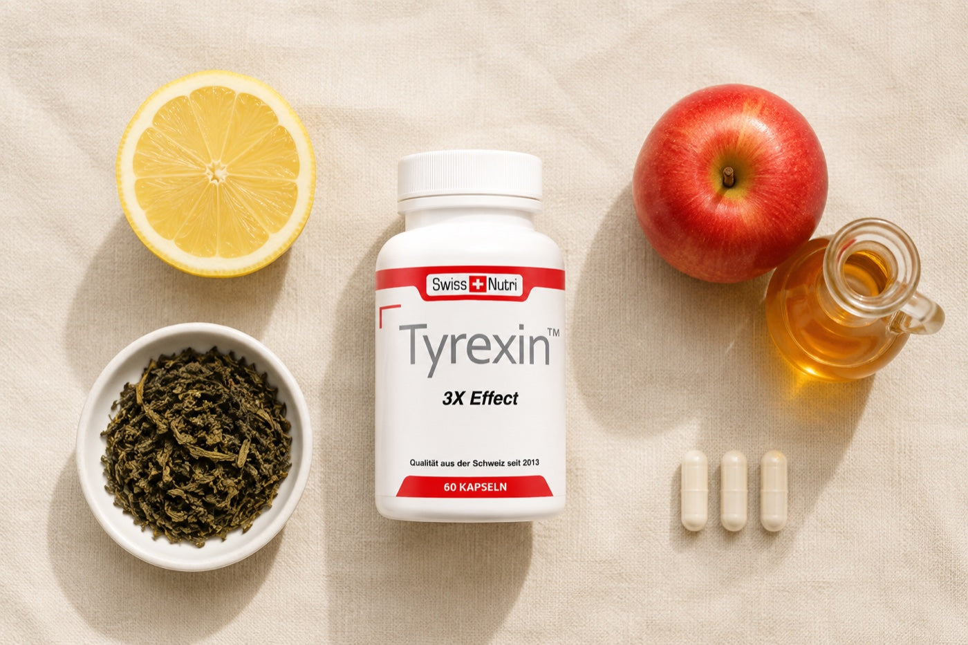 Tyrexin Flasche mit Zitrone, Grüntee, Apfel, Apfelessig und Kapseln als Flatlay